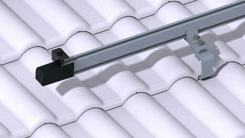 iSolarPro Sunkon Schrägdach-Montagesystem mit Profilschiene und Dachhaken auf einer Ziegelbedachung für Photovoltaik-Systeme