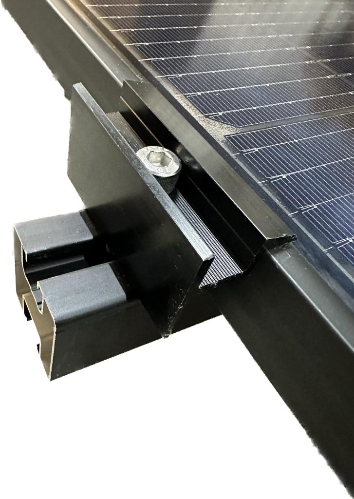 iSolarPro K2 Systems Solarmodul Endklemme Schiene Montage schwarz Detailansicht für Photovoltaik-Systeme