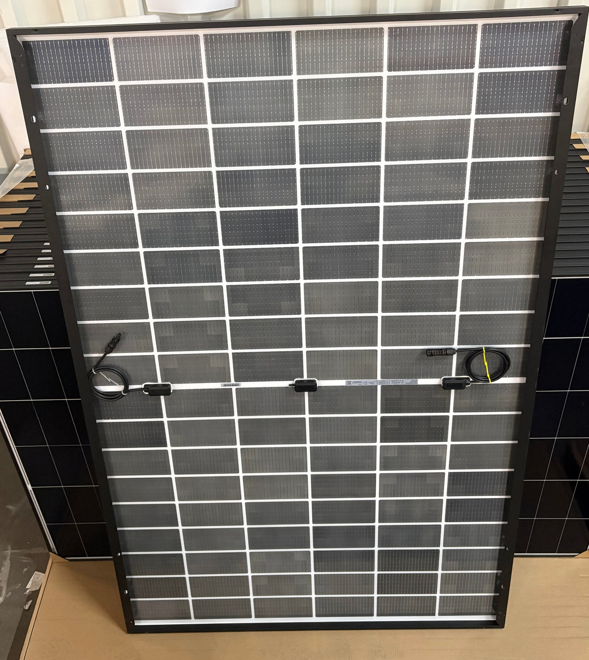 iSolarPro Solarmodul Rahmen Detailansicht Eckprofil und Solarzellen