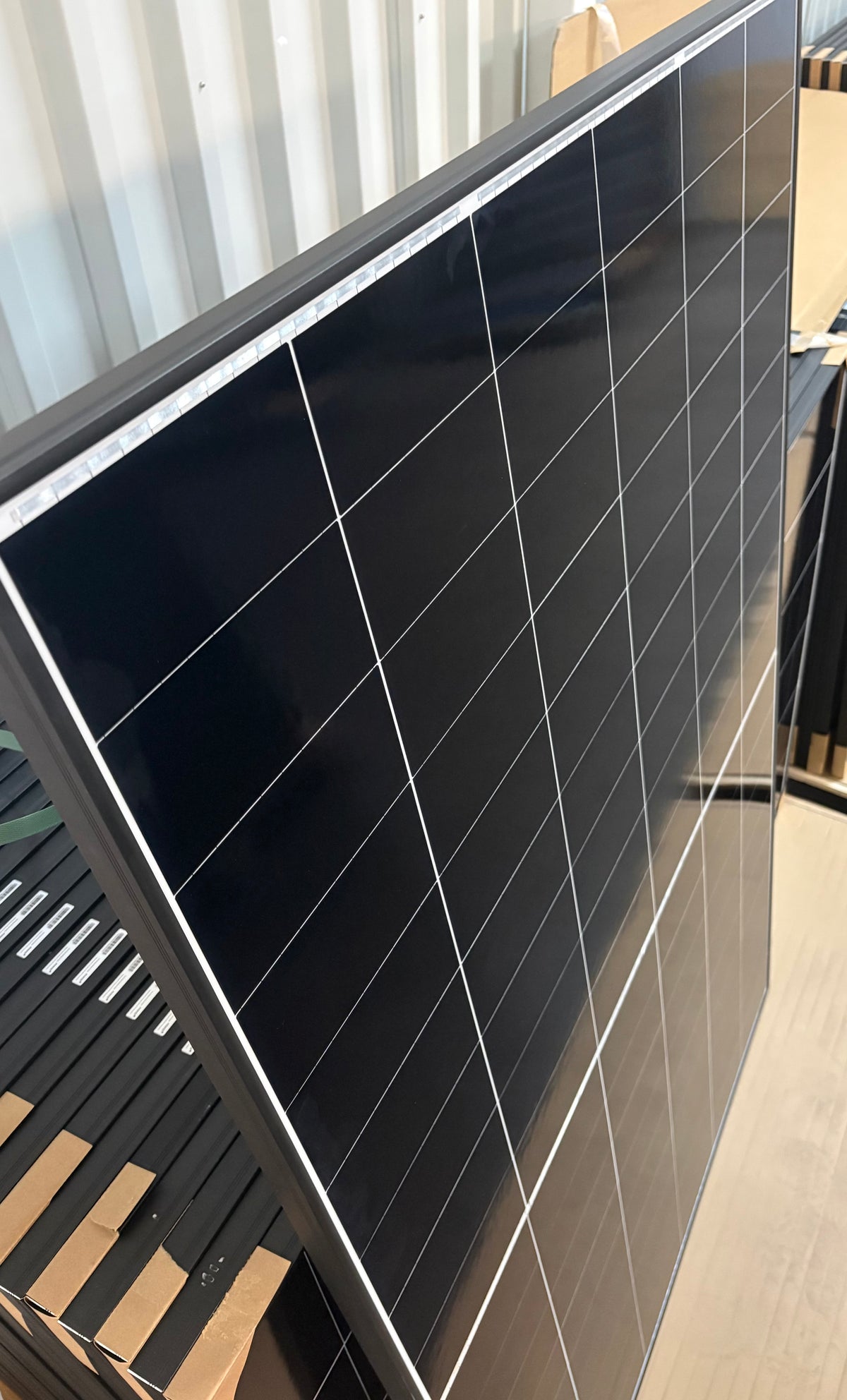 iSolarPro Solarmodul Rahmen Detailansicht Eckprofil und Solarzellen
