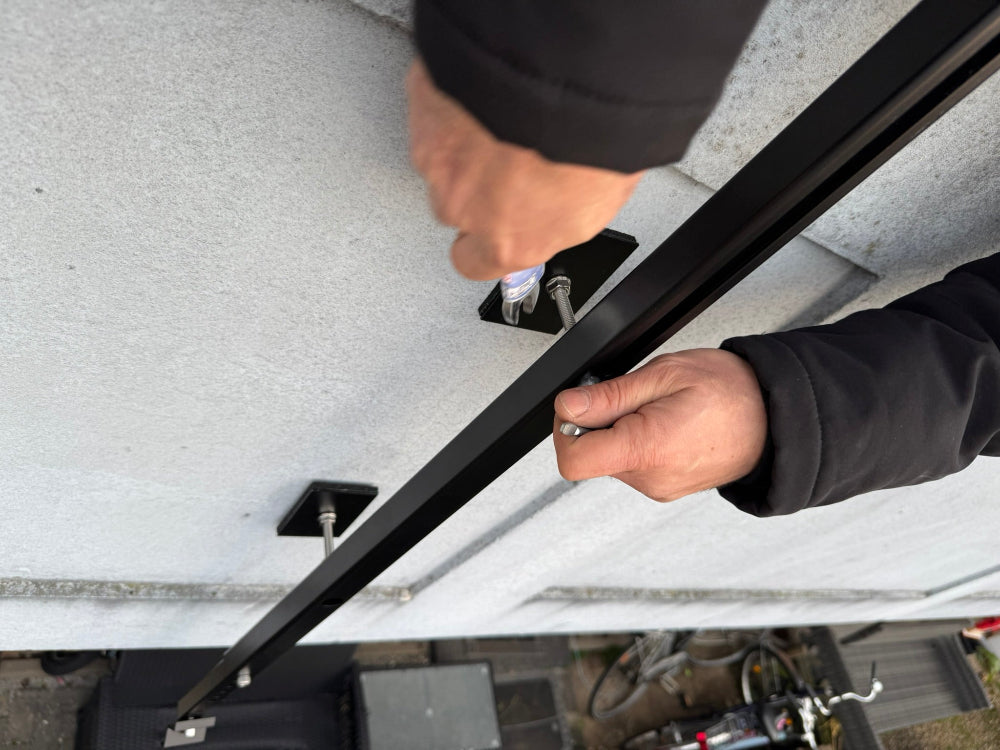 Wattstone Balkonhalterung für Betonbalkone mit Mauerstärken 10 bis 18cm für 1 Modul inklusive Absturzsicherung