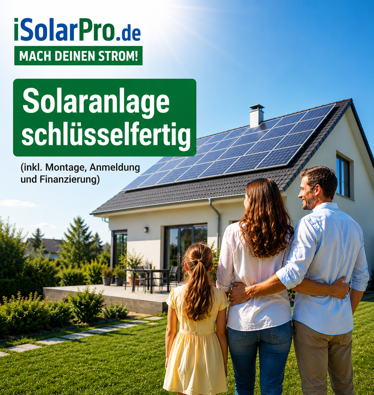 iSolarPro schlüsselfertige Solaranlage mit Familie vor einem Haus mit Photovoltaikanlage auf dem Dach
